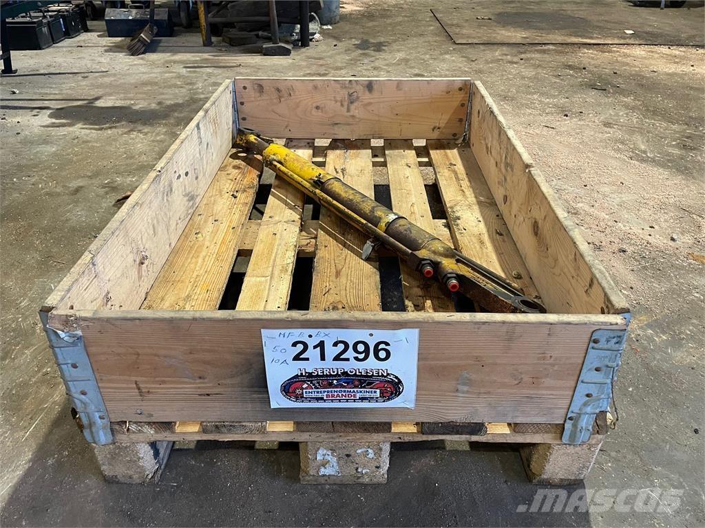  Skovlcylinder ex. MF50BX Hydraulika