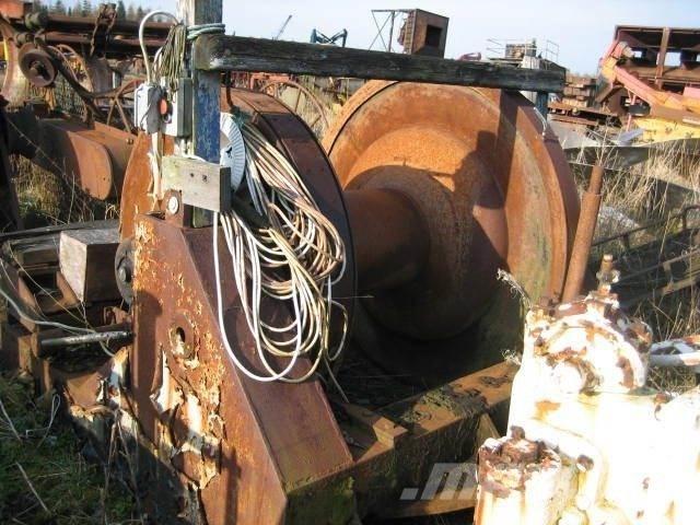  Spil - vægt ca. 7 ton Navijáky, kladkostroje a stavební výtahy
