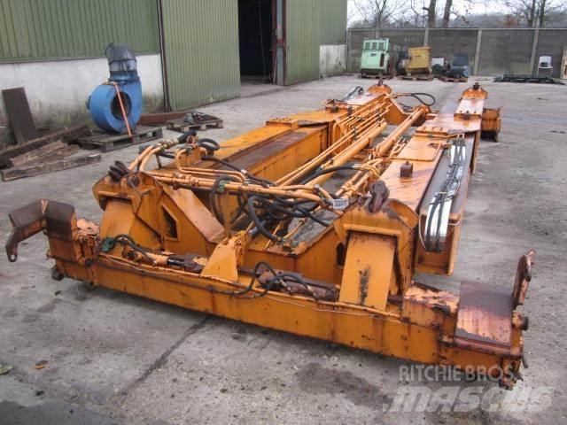  Spreader 20 to 40 ft. Skladové kontejnery
