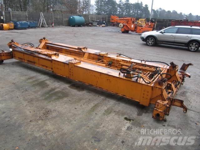  Spreader 20 to 40 ft. Skladové kontejnery