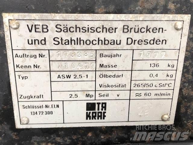 VEB spil - 2,5 T - 2 stk. Kladkostroje, navijáky a stavební výtahy