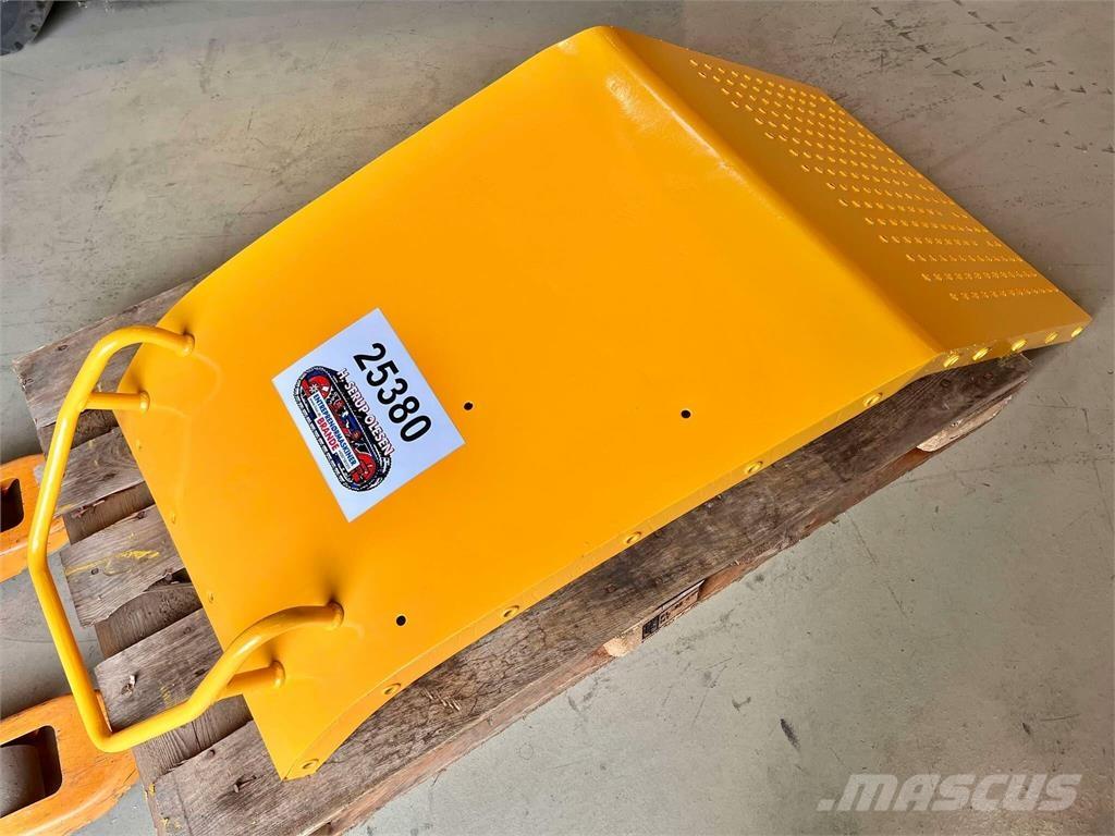Volvo L120F bagskærm Ostatní komponenty