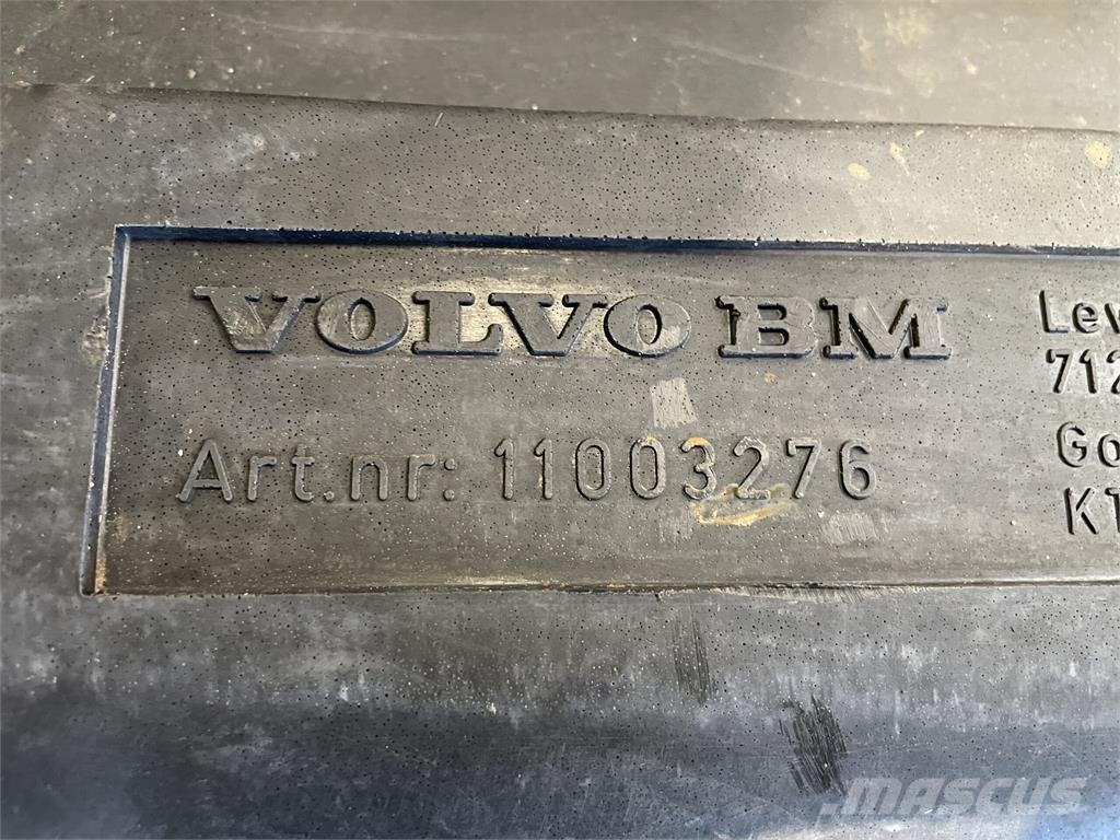 Volvo L70B dieseltank Ostatní komponenty