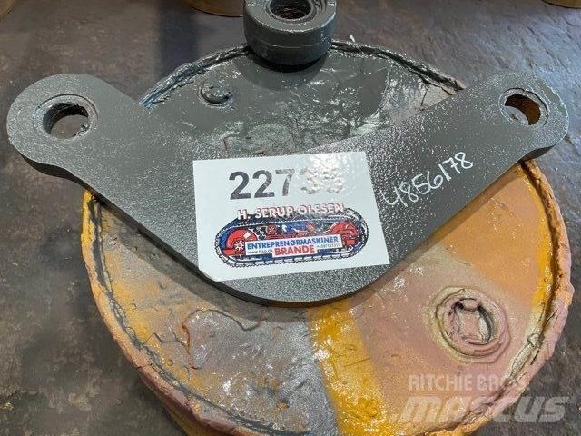 Volvo L90B Link Arm Ostatní komponenty