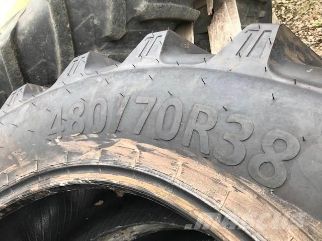  Rear Tyres Pneumatiky, kola a ráfky