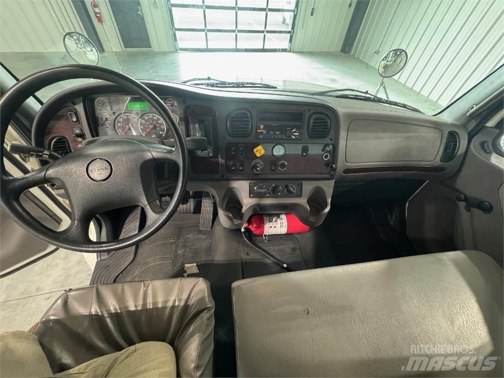 Freightliner M2 Skříňová nástavba