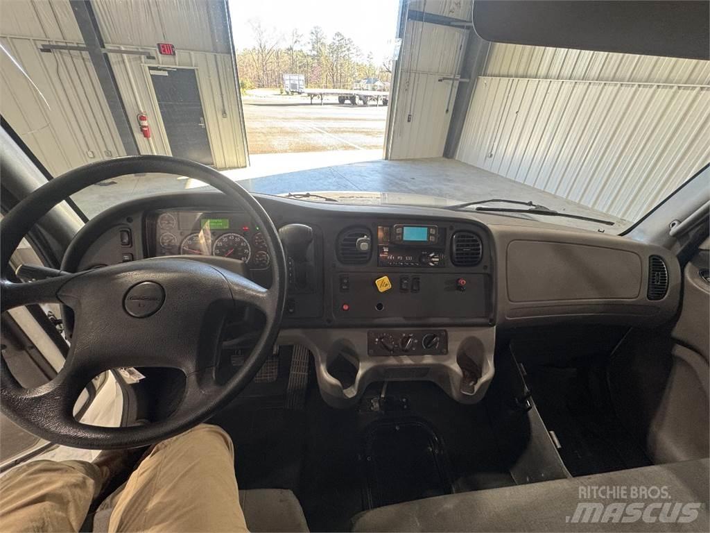 Freightliner M2 Skříňová nástavba
