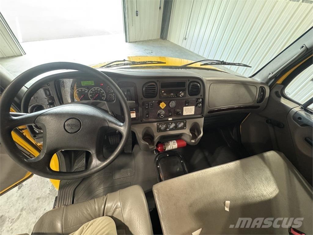 Freightliner M2 Skříňová nástavba