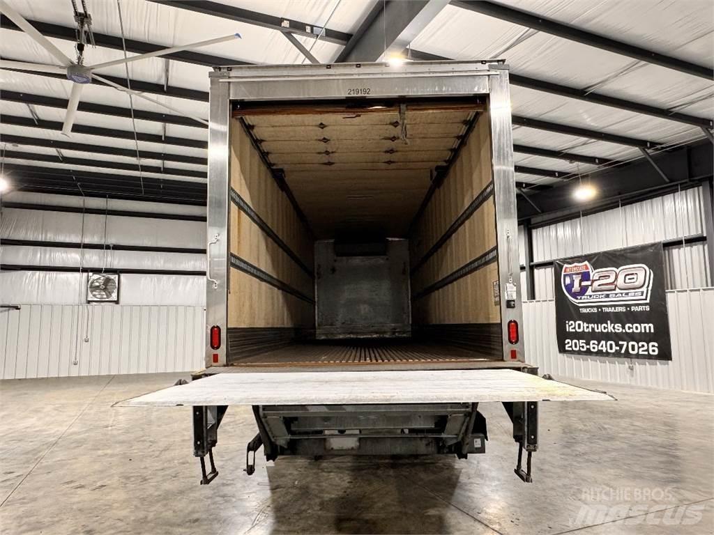 Freightliner M2 106 Chladírenské nákladní vozy