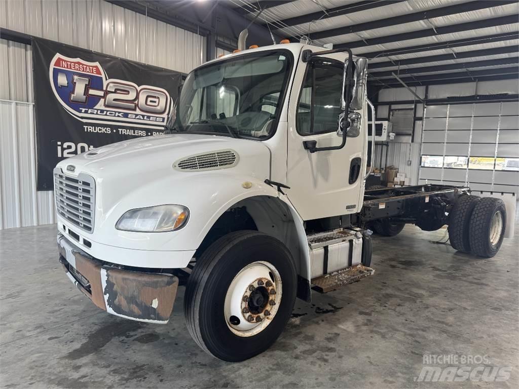 Freightliner M2 106 Nákladní vozidlo bez nástavby