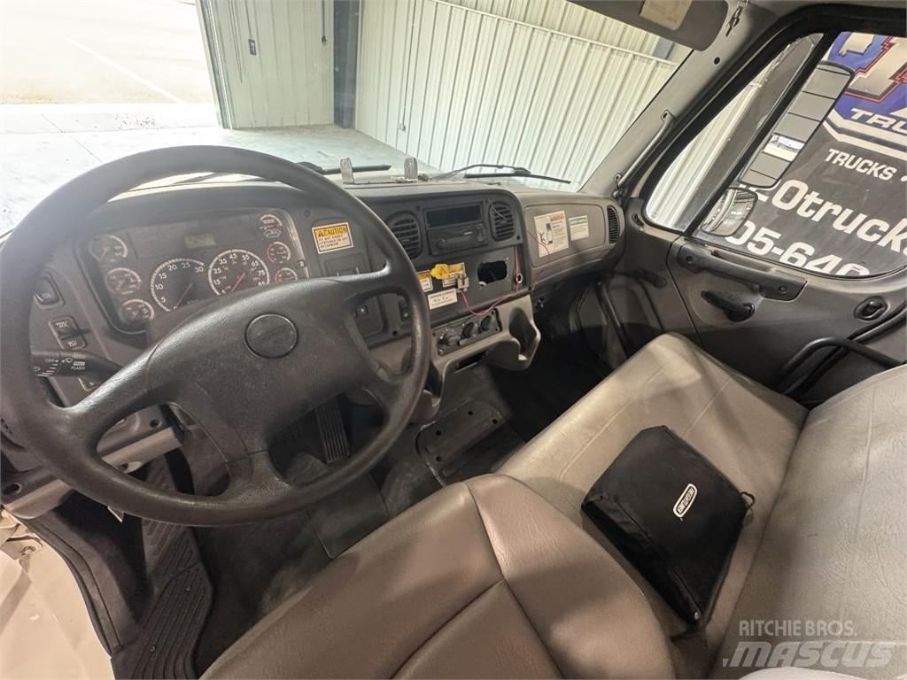 Freightliner M2 106 Nákladní vozidlo bez nástavby