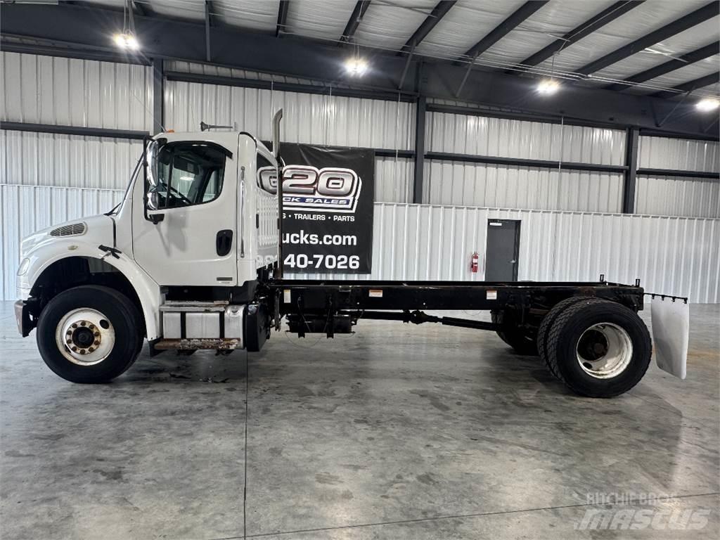 Freightliner M2 106 Nákladní vozidlo bez nástavby