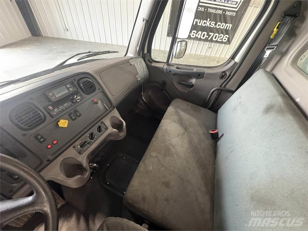 Freightliner M2106 Skříňová nástavba