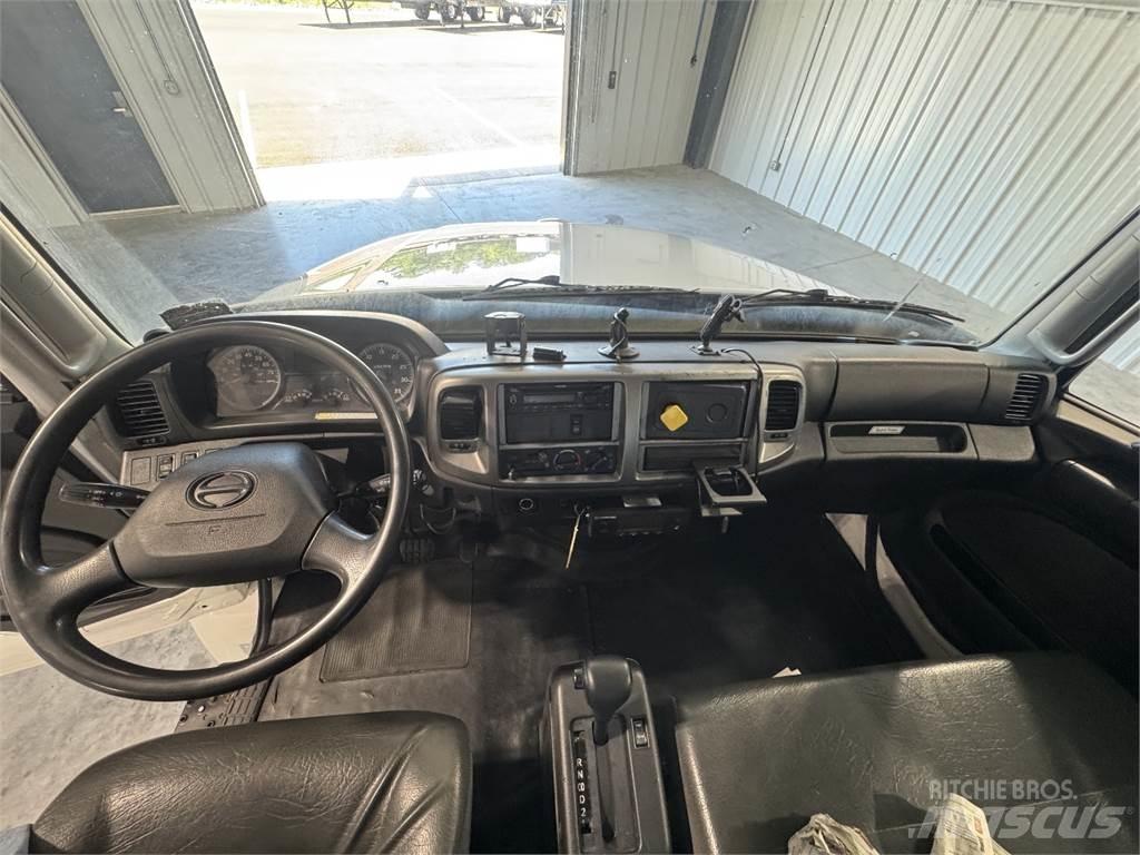Hino 268 Chladírenské nákladní vozy