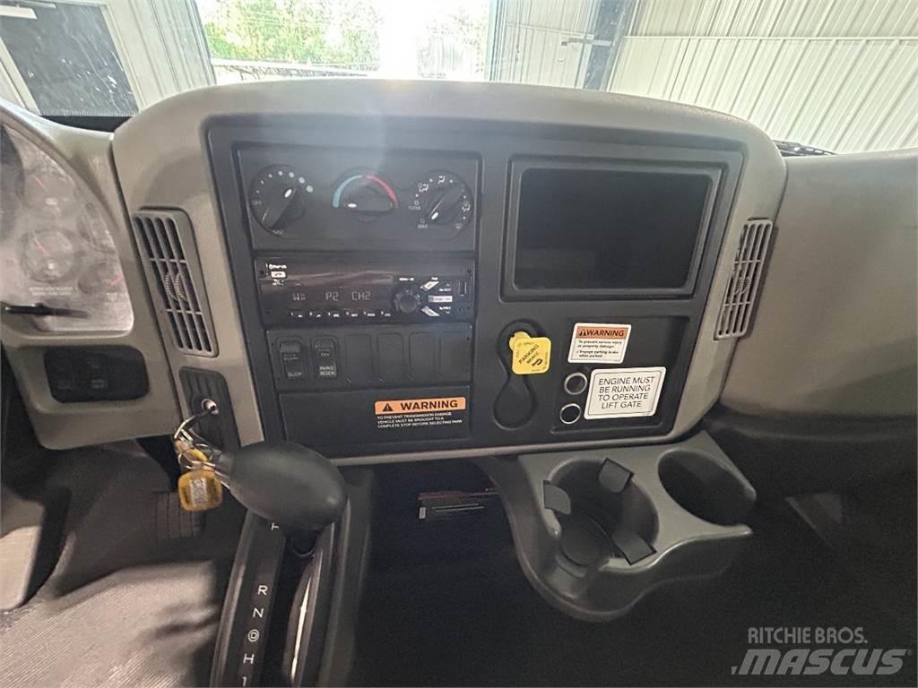International 4300 Skříňová nástavba