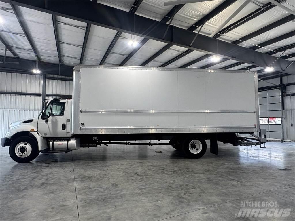 International 4300 Skříňová nástavba