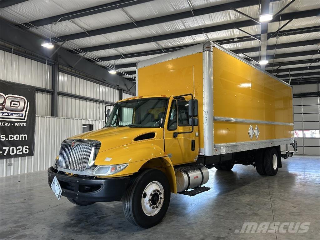 International 4300 Skříňová nástavba