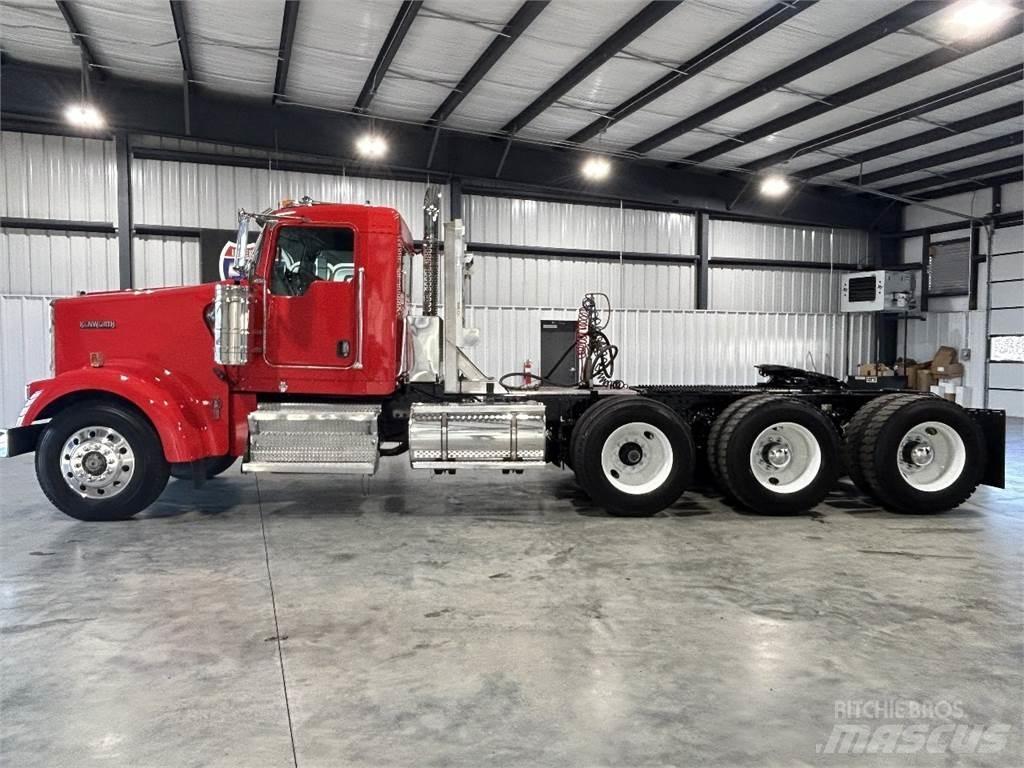 Kenworth W900L Tahače