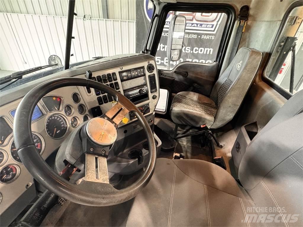 Mack CXU613 Tahače