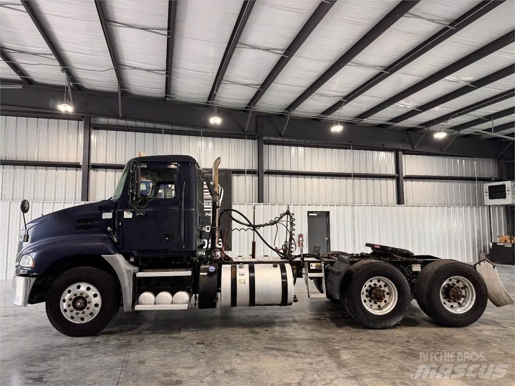 Mack CXU613 Tahače