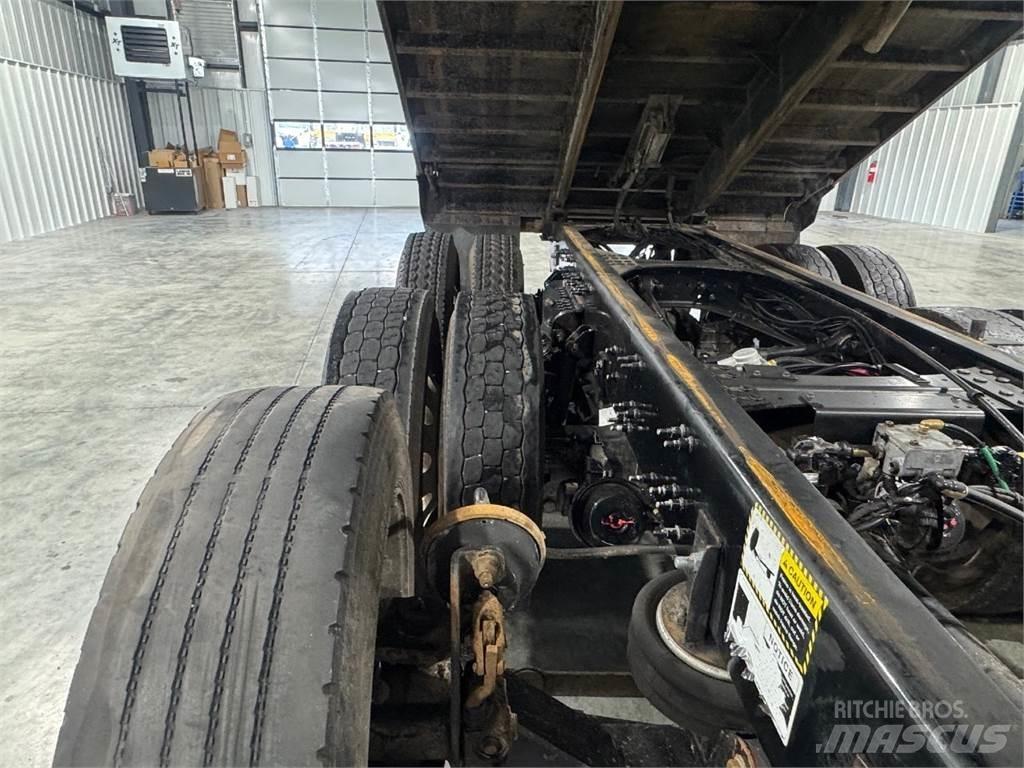 Mack GU433 Sklápěče