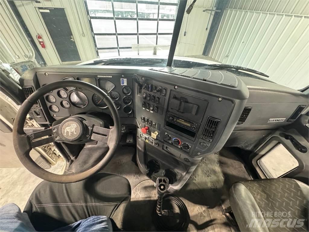 Mack GU713 Tahače