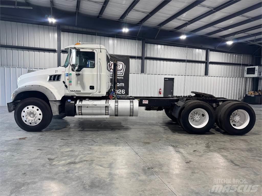 Mack GU713 Tahače