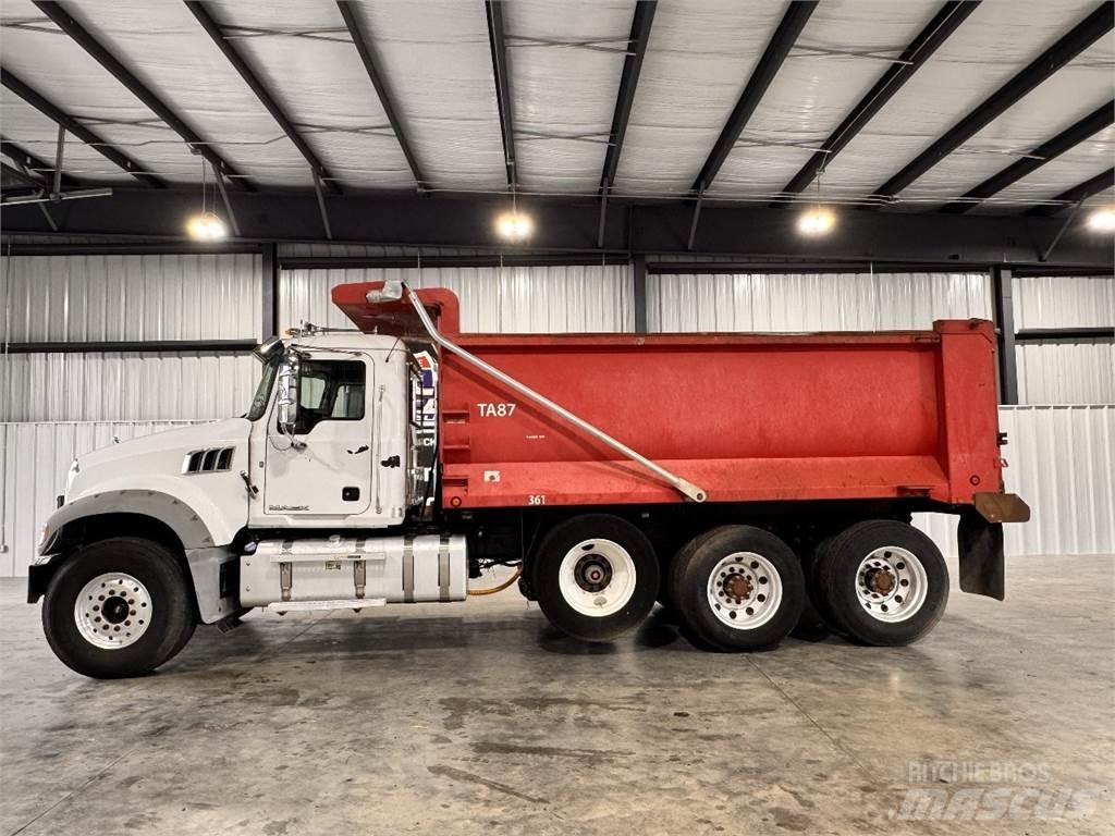 Mack GU713 Sklápěče