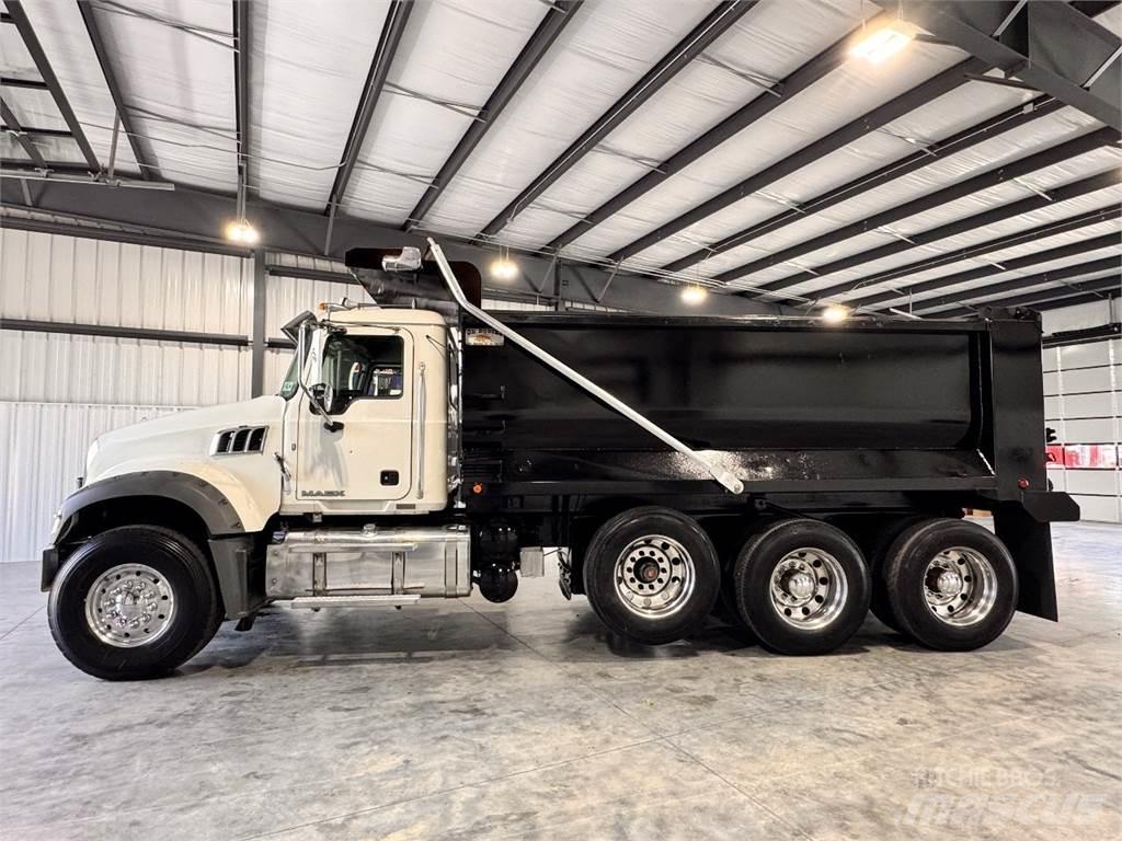 Mack GU713 Sklápěče