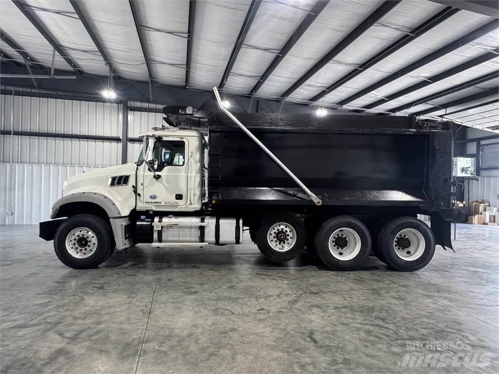 Mack GU713 Sklápěče