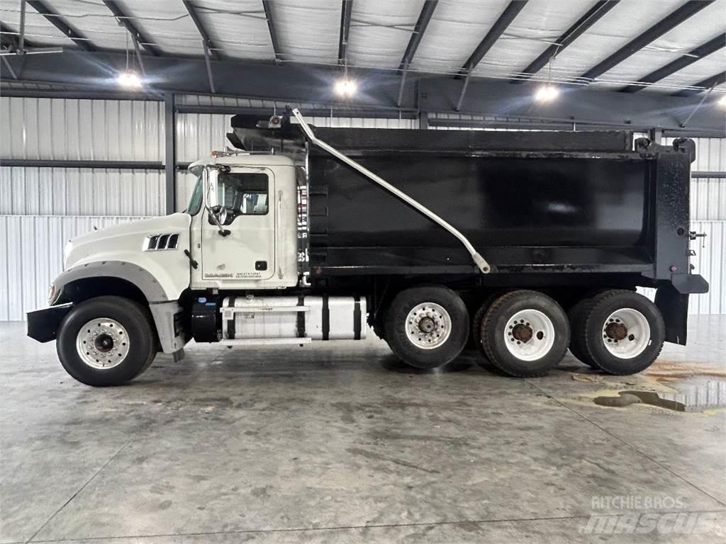 Mack GU713 Sklápěče