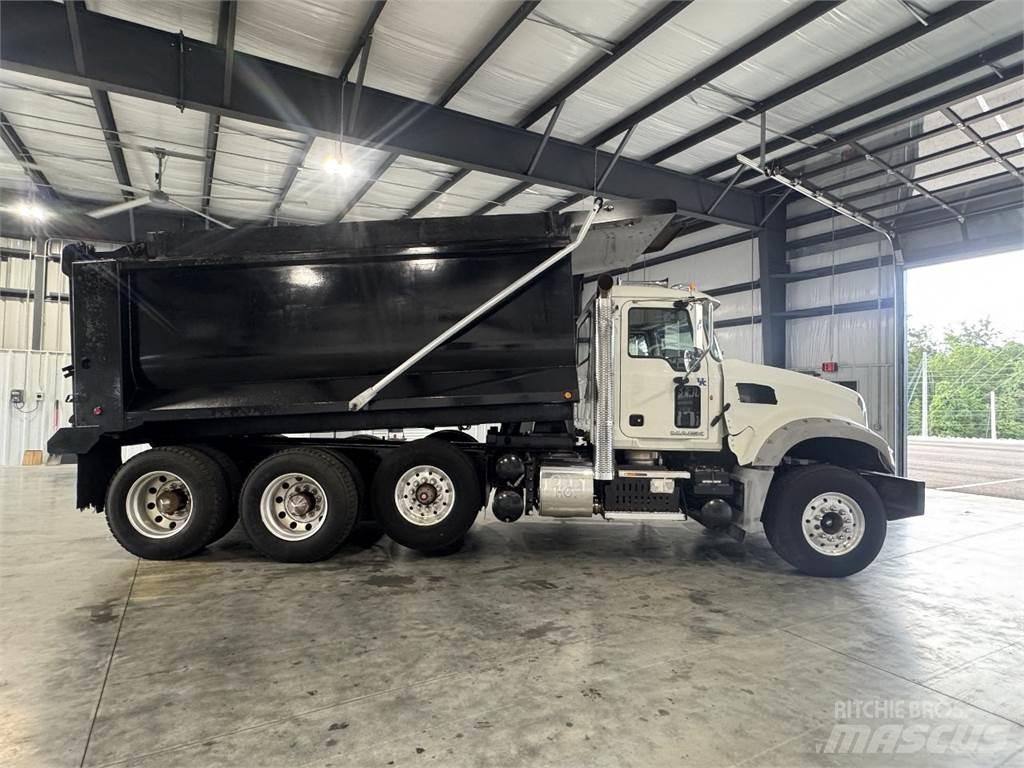 Mack GU713 Sklápěče