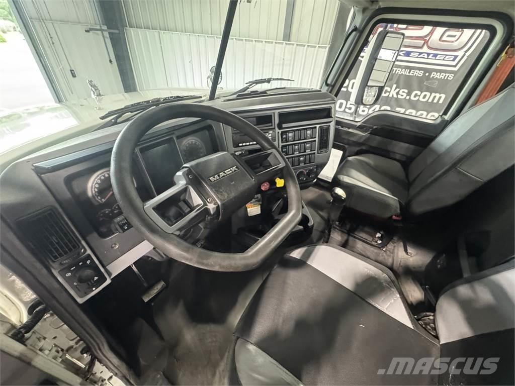 Mack Pinnacle Tahače