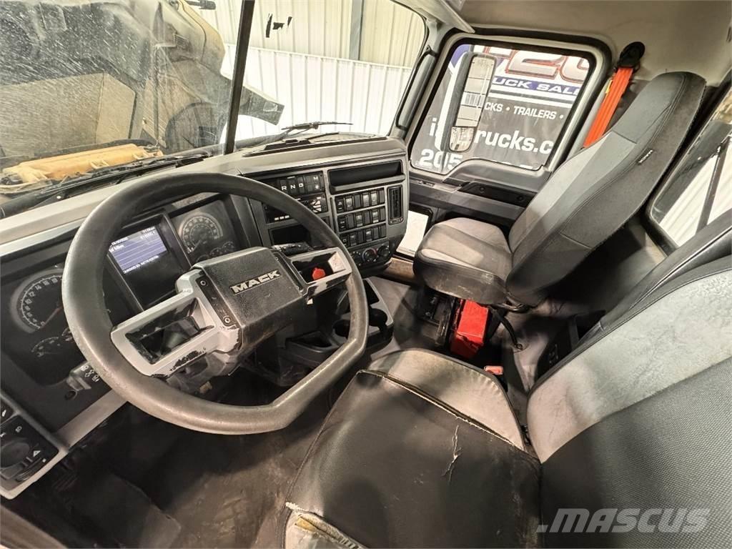 Mack Pinnacle Tahače
