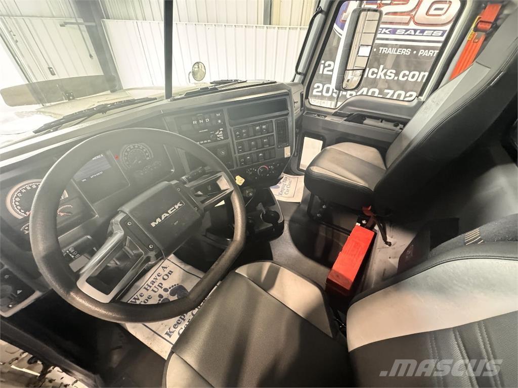 Mack Pinnacle Tahače