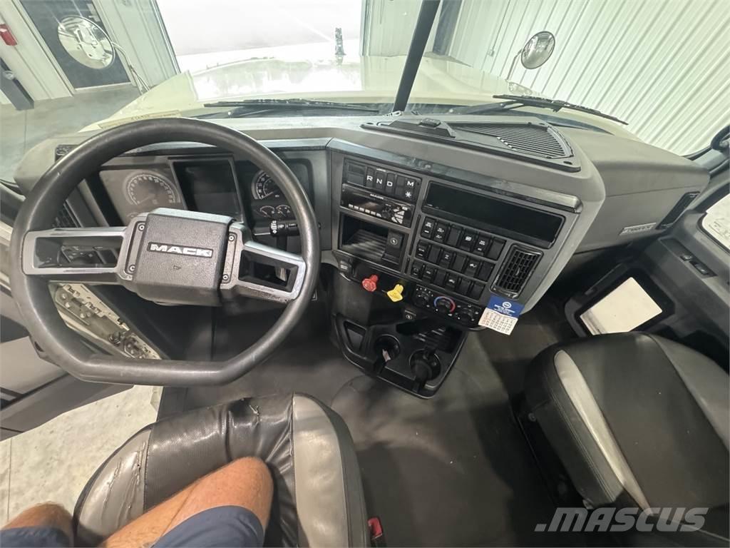 Mack Pinnacle Tahače