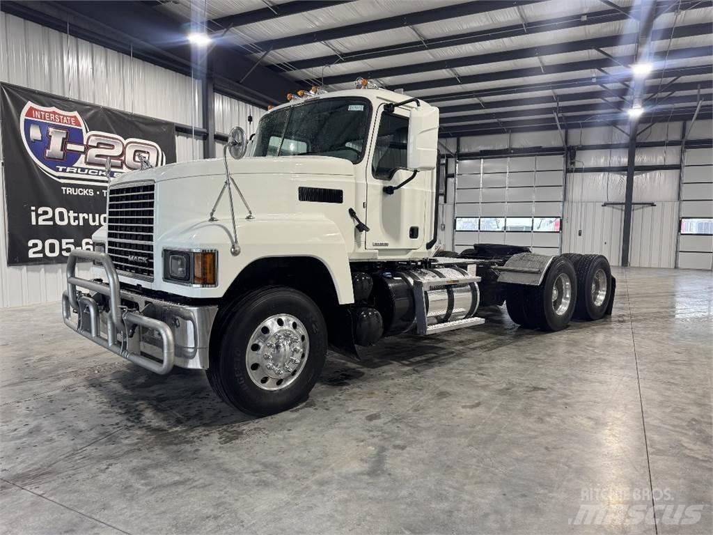 Mack Pinnacle 64T Tahače