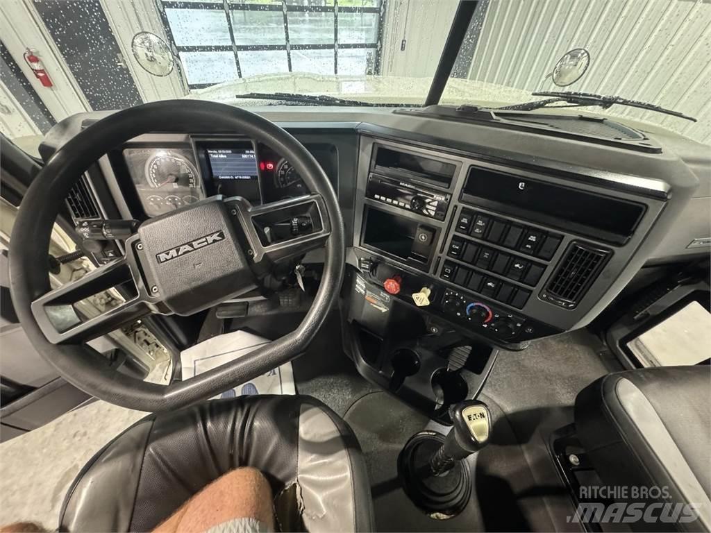 Mack Pinnacle 64T Tahače