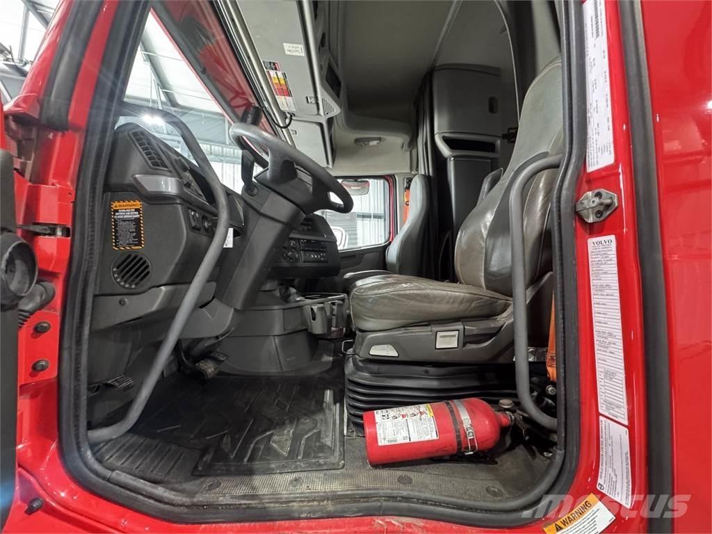 Volvo VNL64T740 Tahače