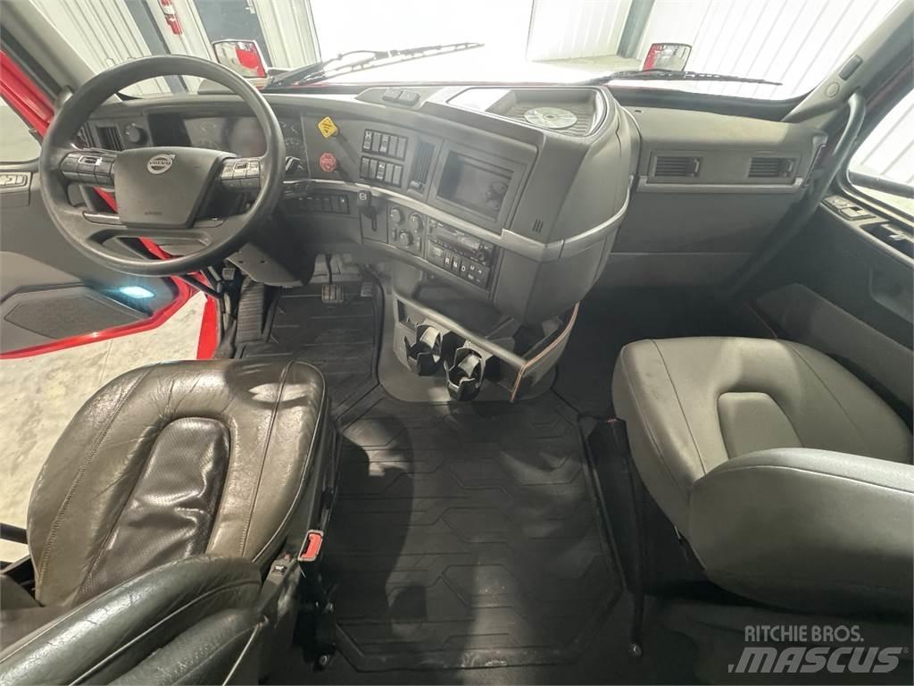Volvo VNL64T740 Tahače