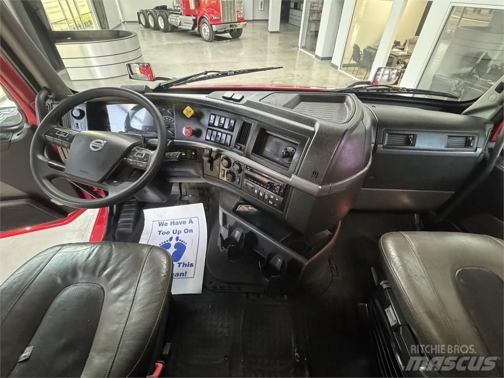 Volvo VNL64T740 Tahače