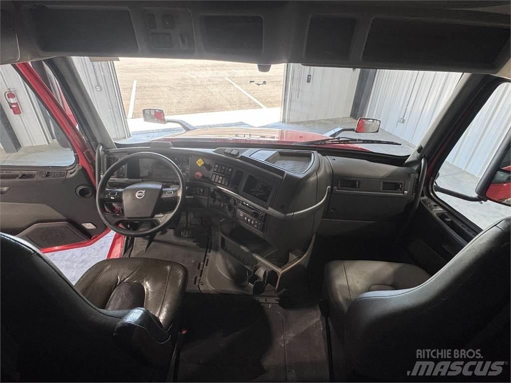 Volvo VNL64T740 Tahače