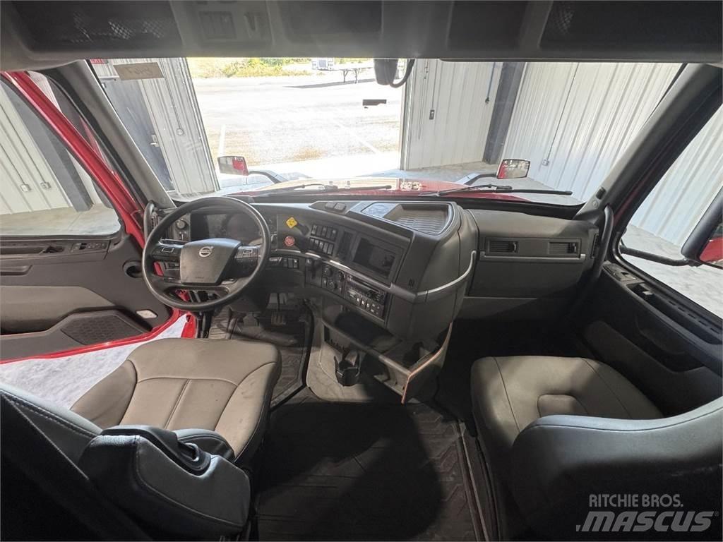 Volvo VNL64T740 Tahače