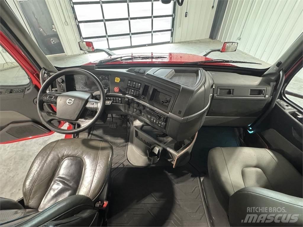 Volvo VNL64T740 Tahače
