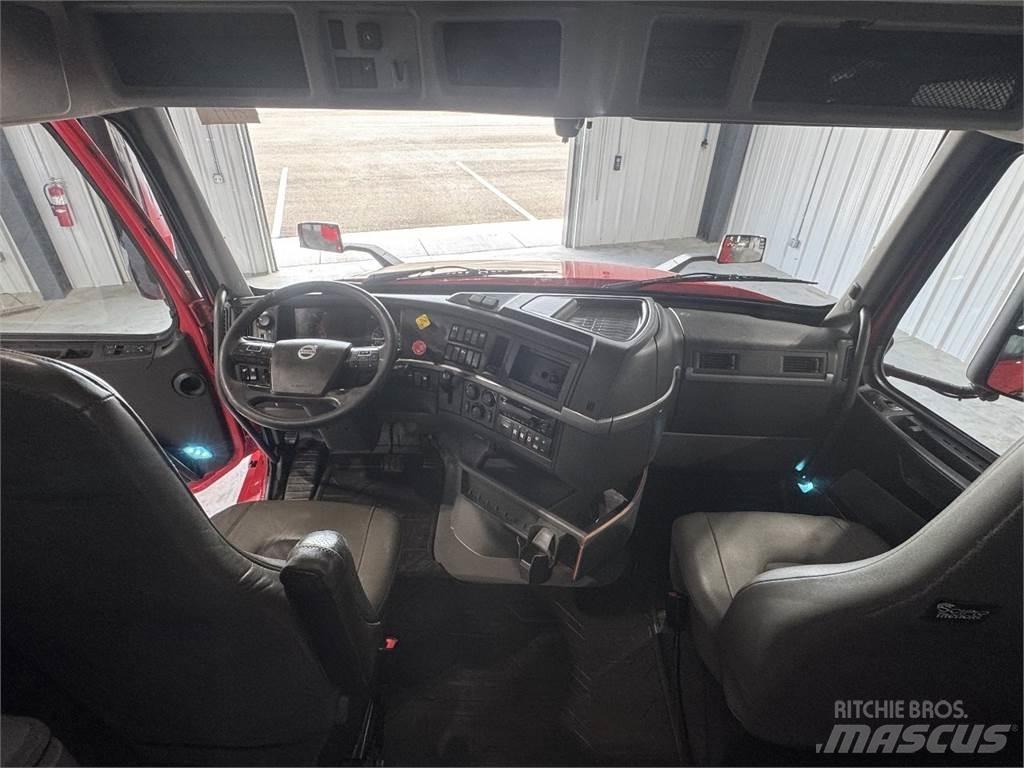 Volvo VNL64T740 Tahače