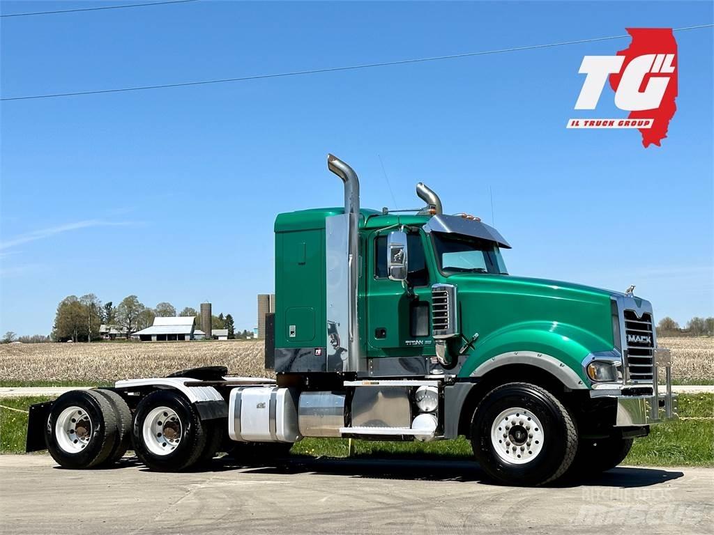 Mack Titan TD713 Tahače
