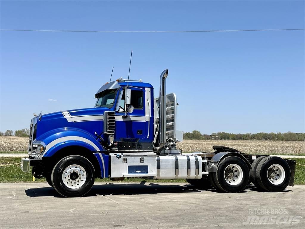 Mack Titan TD713 Tahače