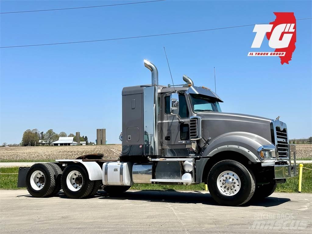 Mack Titan TD713 Tahače