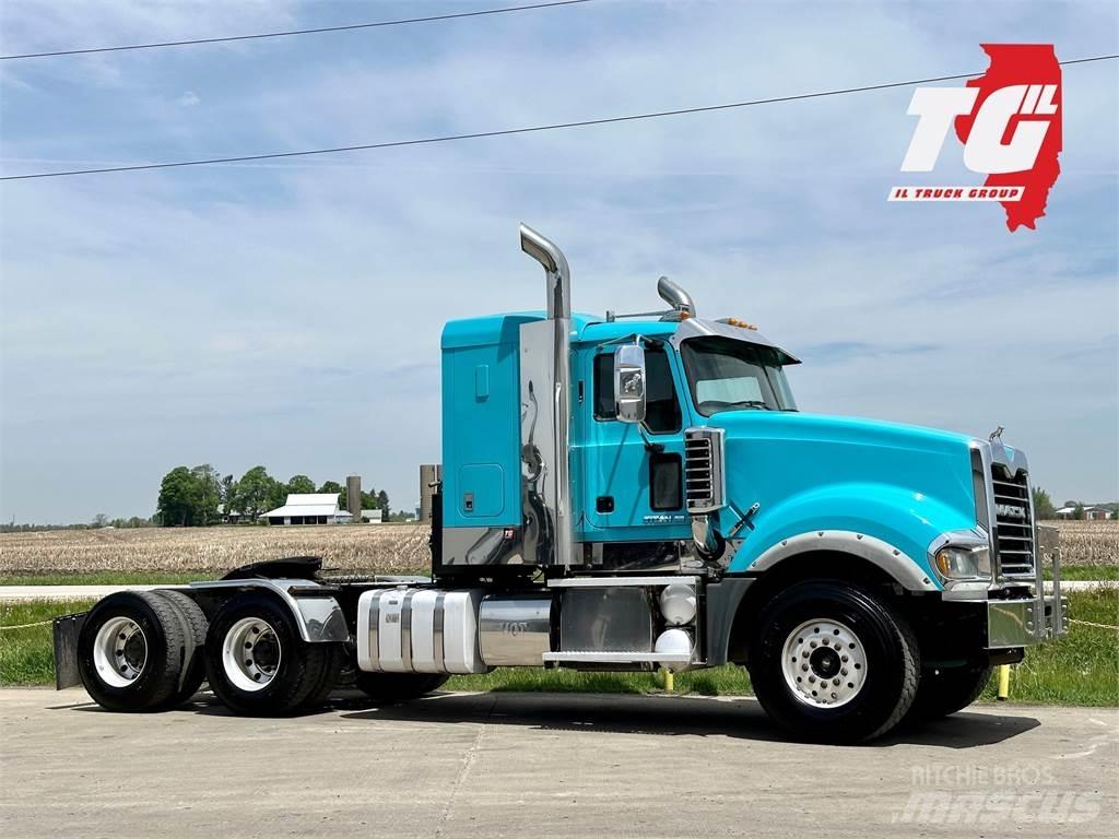 Mack Titan TD713 Tahače