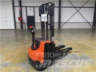 Toyota BT SWE100 Samohybné vozíky
